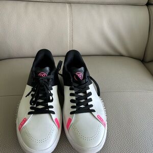 Men golf shoes. G/Fore. Size 9